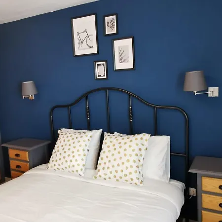 Cdz - Arteaga- Two With Queen Bed